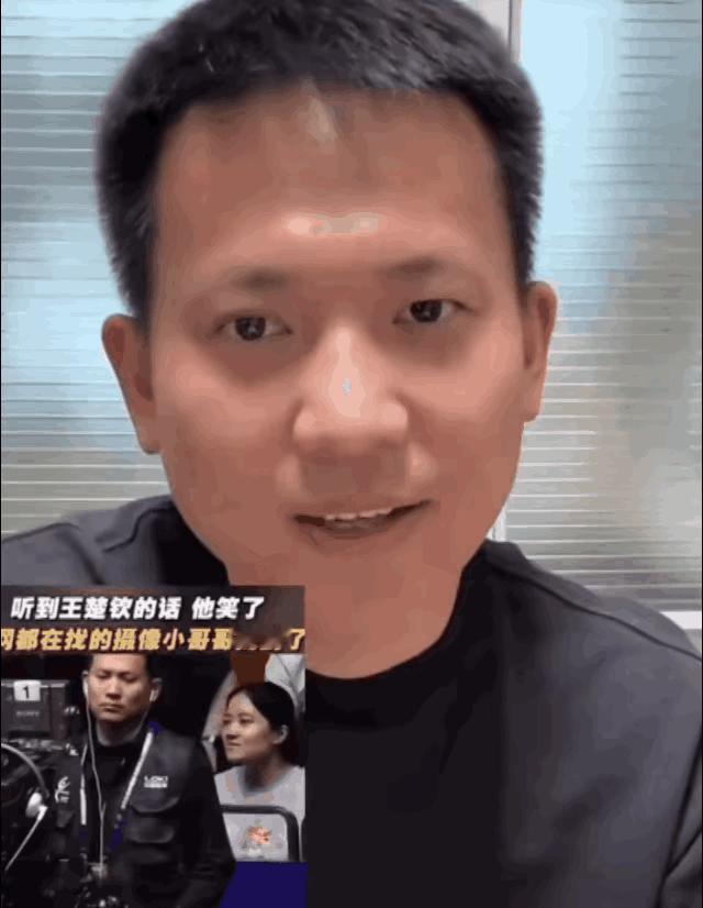 小哥的意思是：大家的唇语翻译得都对。[大笑]