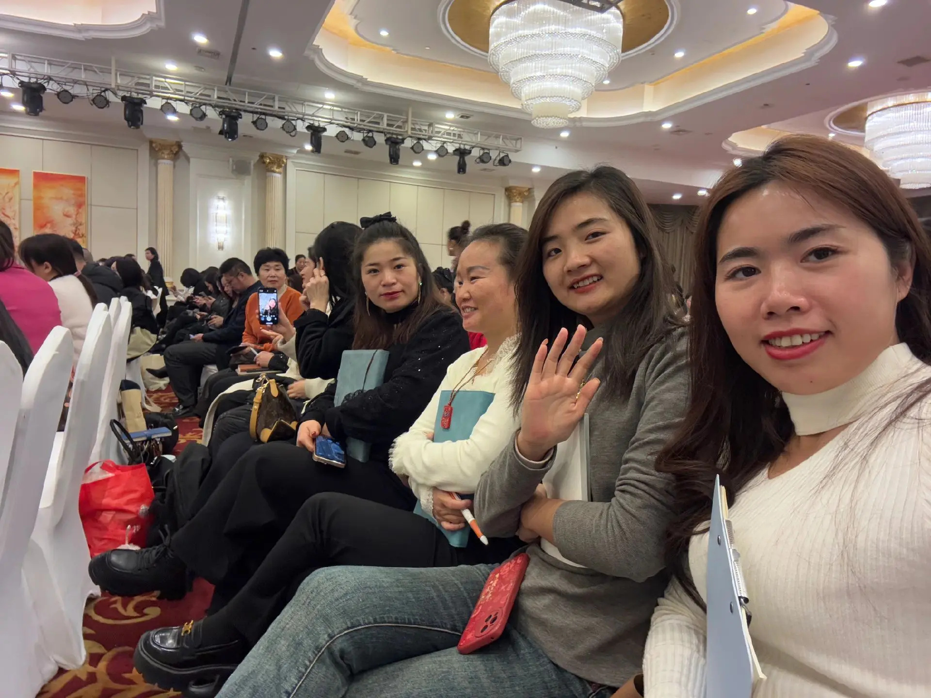 人这一生，一定要和同频的人在一起，和鼓励你前行的人的人在一起，和灵魂有...