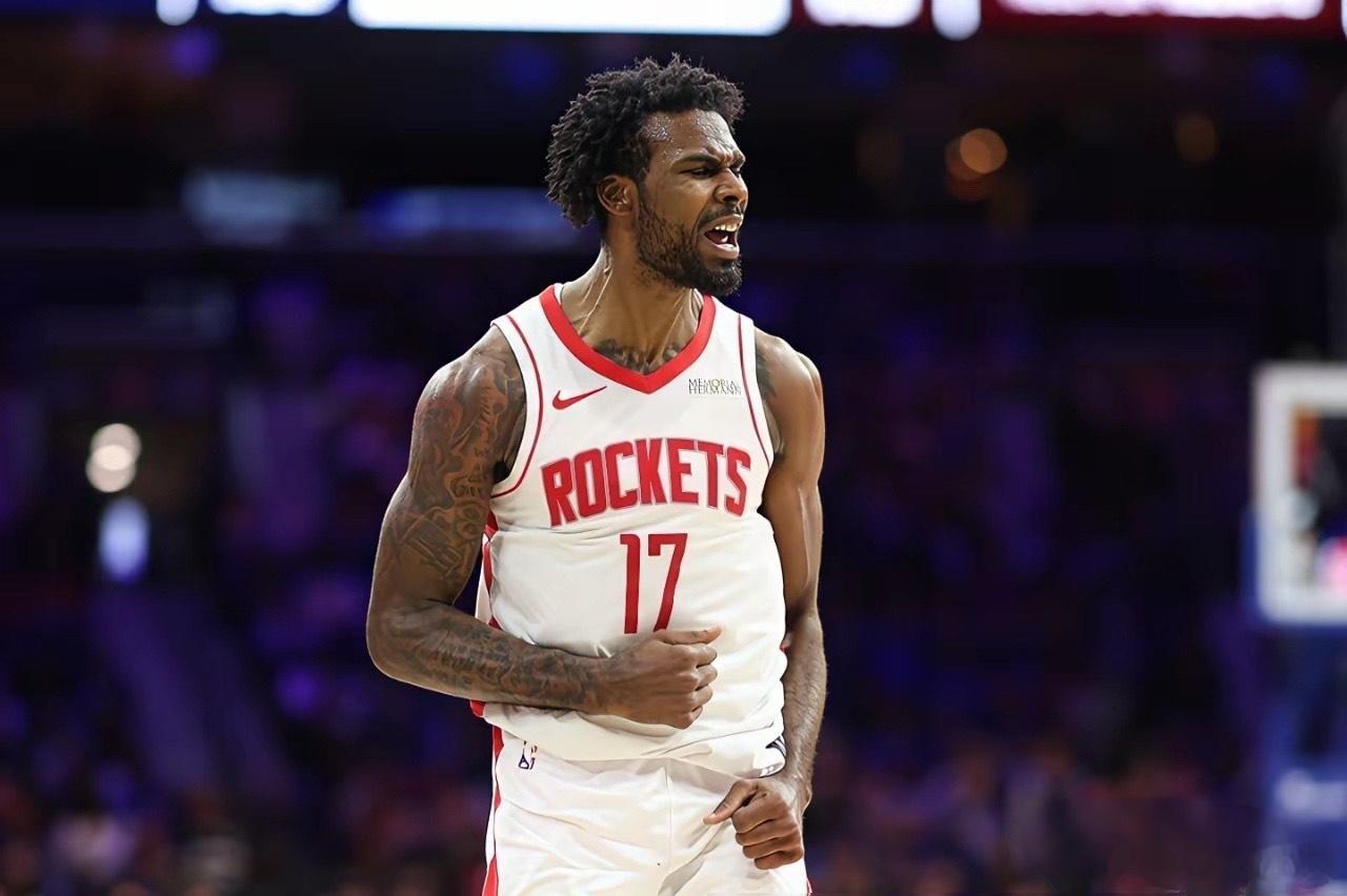 火箭今天赢球，伊森绝对是最大功臣！首发出战34分钟，22次出手命中10球，还投进