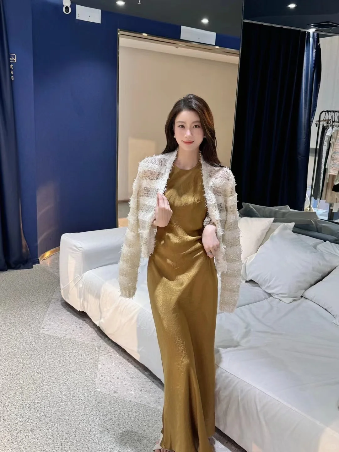 锁住这条裙子 拍照绝了 高级气质天花板