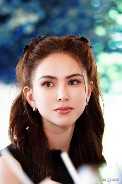 周杰伦的老婆，昆凌的老妈，武元庆，是个中韩混血儿，她与昆凌生父离婚后改嫁丹麦籍造