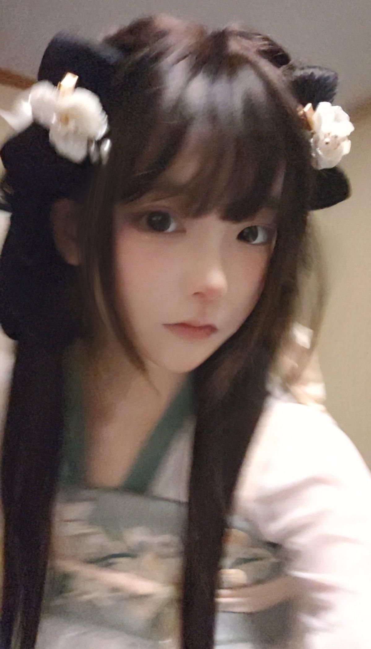 他们都说我好帅 为了追到我想破脑袋。