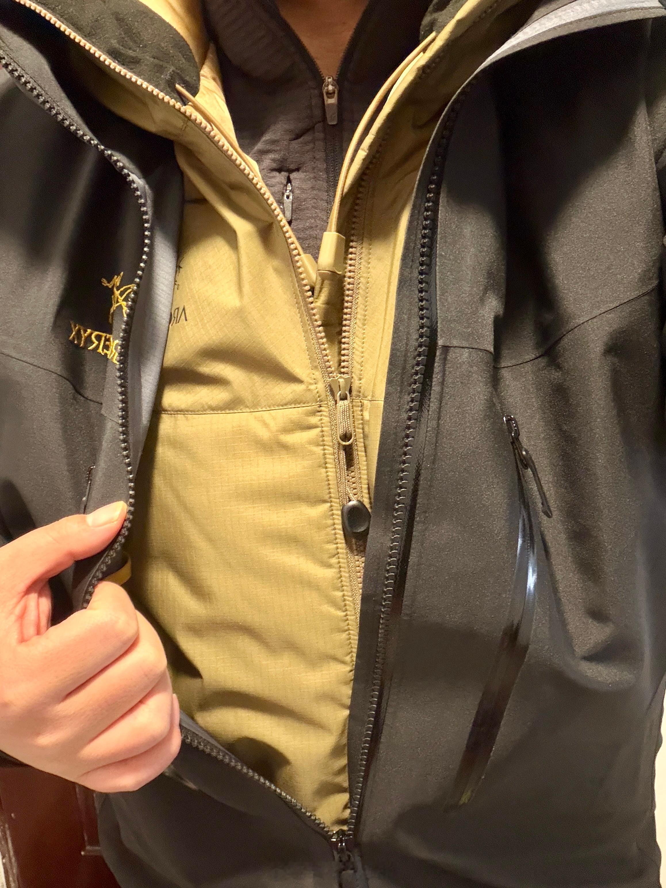 主打一个听劝，中午回家加了北脸Summit抓绒和Leaf cold棉服，下午感觉