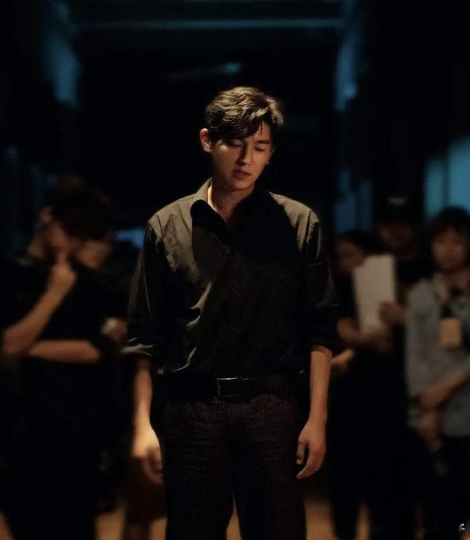 狮城山海剧里好多港剧演员，很有看头，杨旭文和吴启华的对手戏太有意思了，老狐狸和小