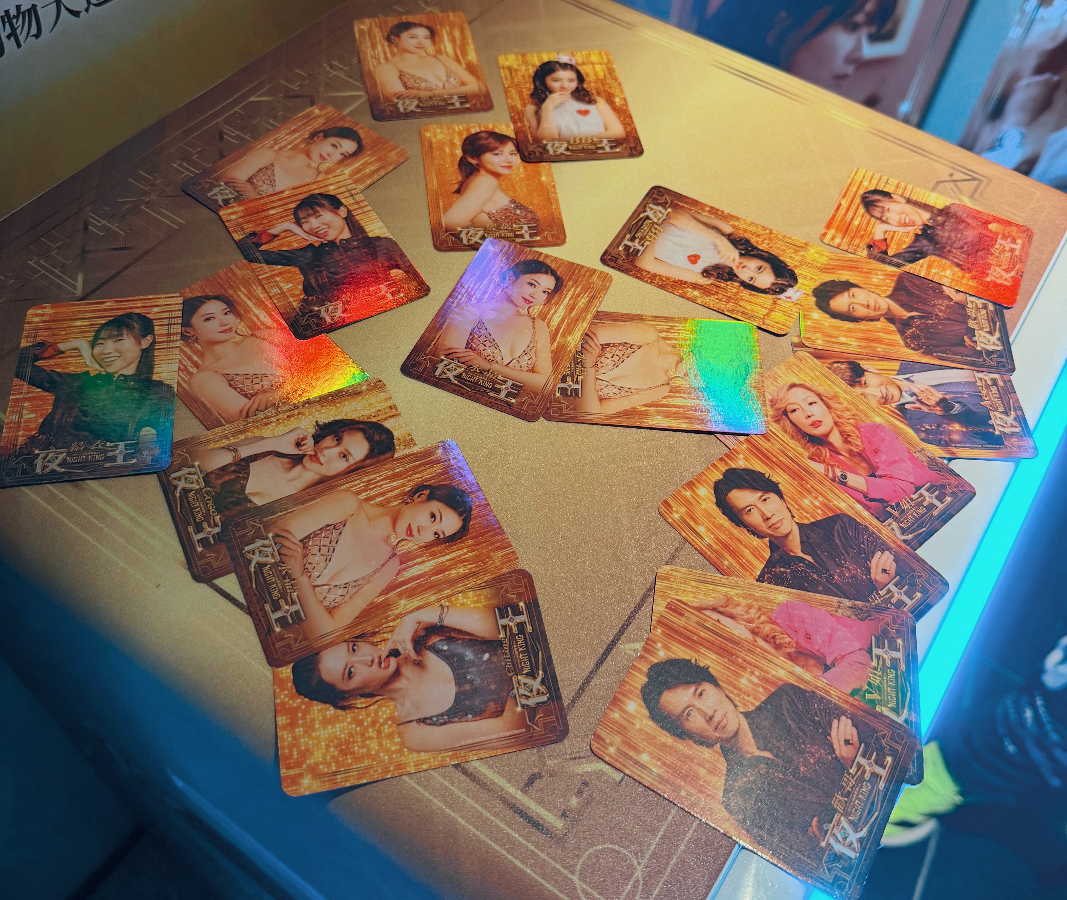 感谢早睡帮忙代抽小卡 20抽 抽到2张V姐 