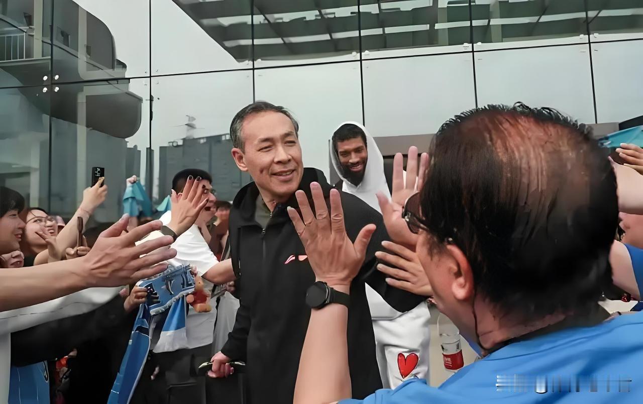 许利民措手不及！
北京男篮输给上海男篮后，许利民认为失利的原因在于主力球员出现太