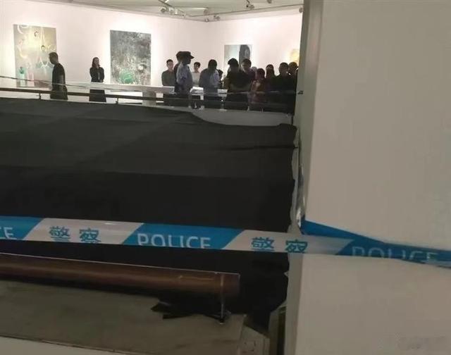 【华农副教授美术馆看展坠亡：家属与馆方对责任划分存在分歧，双方在接受诉前调解】1