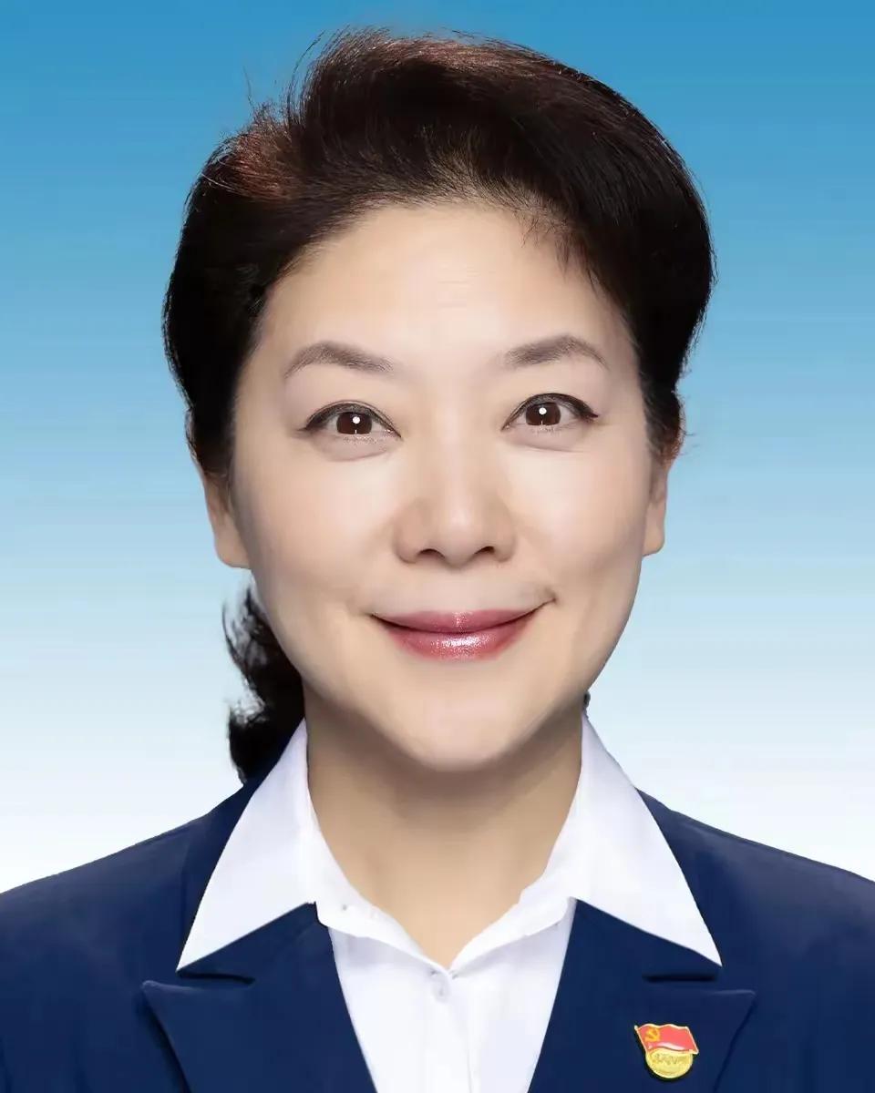 中央电视台著名主持人孙汀娟做了湖北长江广电传媒集团有限责任公司副总经理！这位资深
