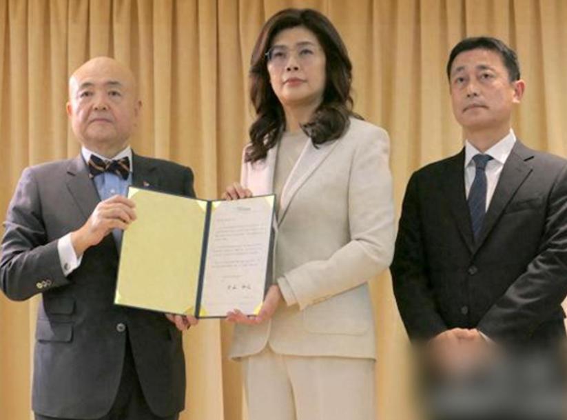 郑丽文，我错看你了
7月31日，郑丽文在台北日本台湾交流协会大张旗鼓捐款100万