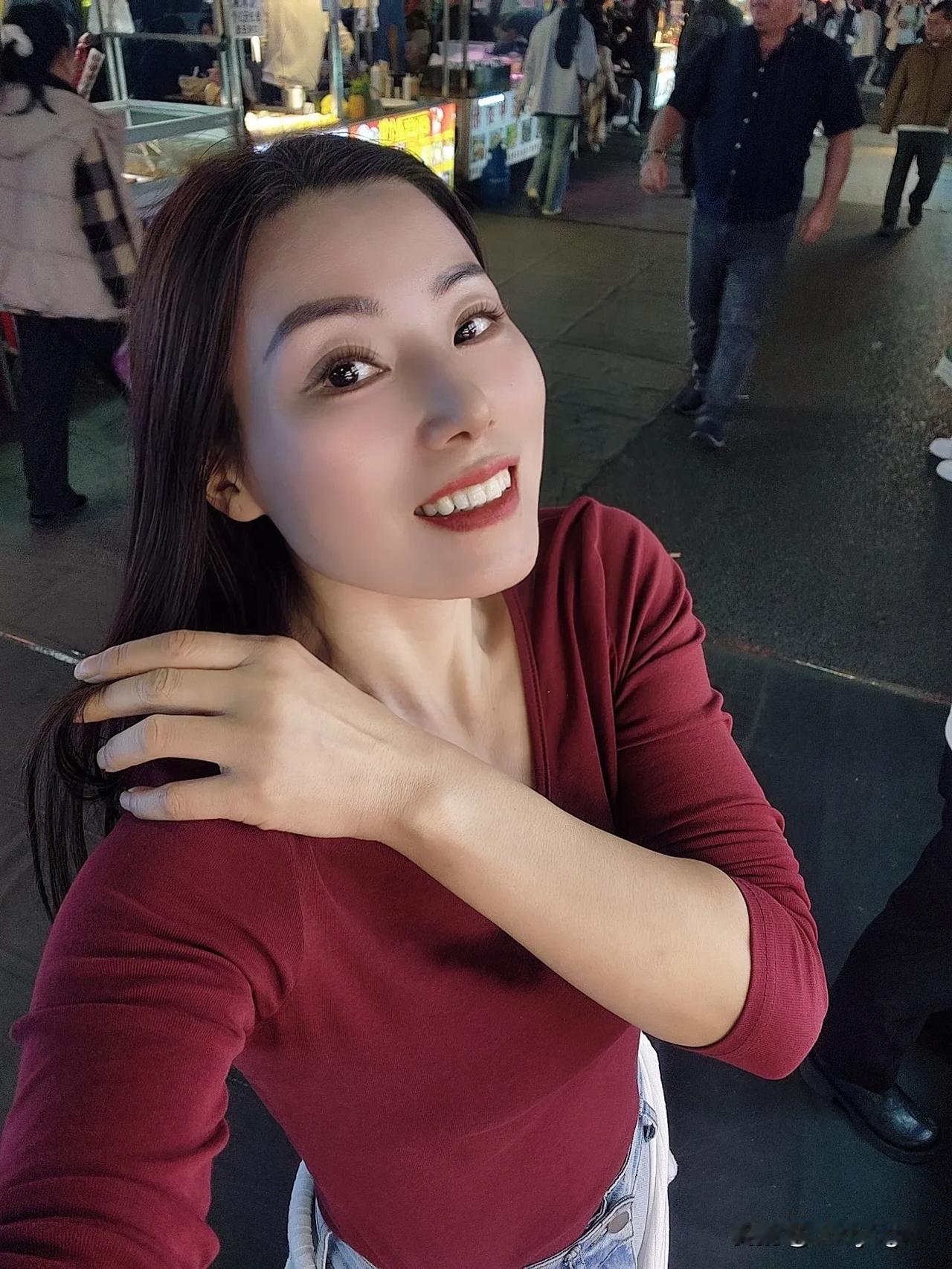 我们一起打卡美食街喽，心情美美哒！逛夜市吃小吃 记录生活记录自己打卡地夜市