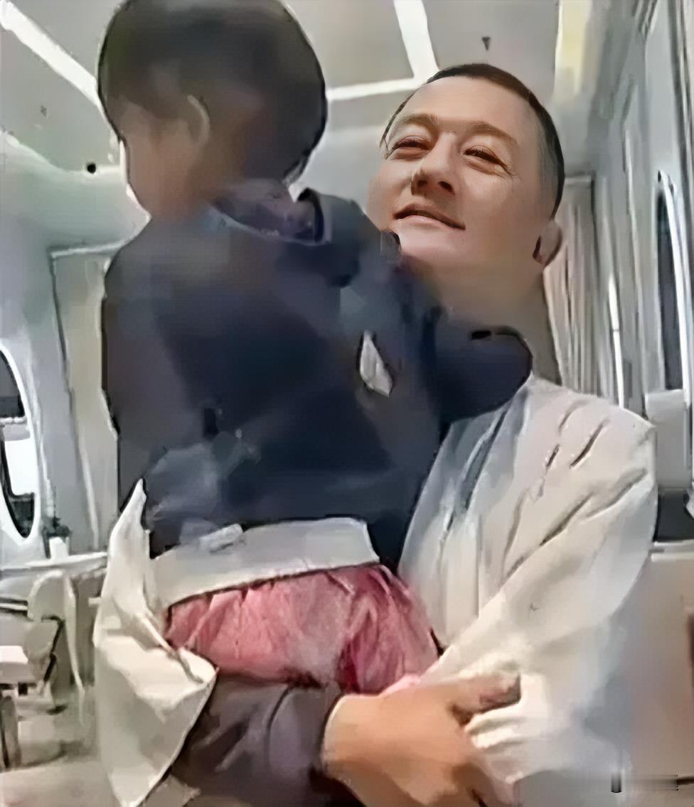 一位李亚鹏曾经的同事爆料
 颠覆了很多人对嫣然天使基金的认知
 
他说，在去李亚