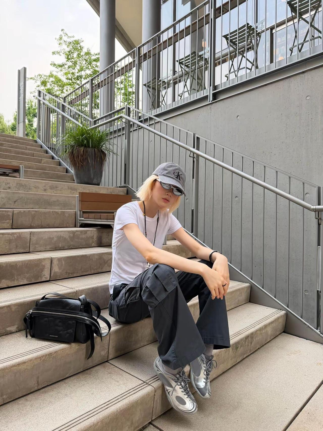 你还挺牛逼 要我去北极忘记你。淡人穿搭 ootd