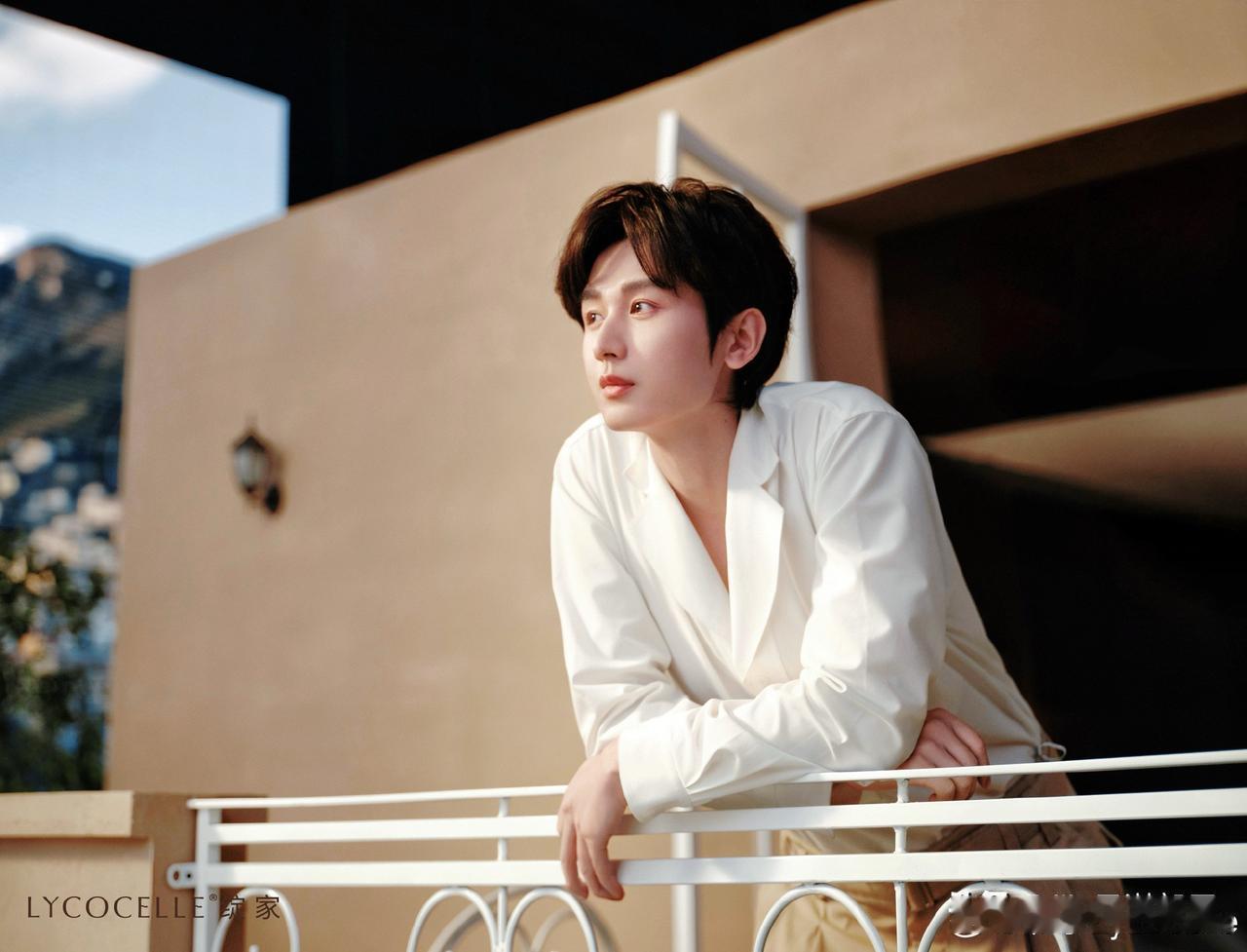 谁懂啊！绽家也太会拍了吧！
 
和成毅合作的这组大片，直接拍出了杂志级别的质感，