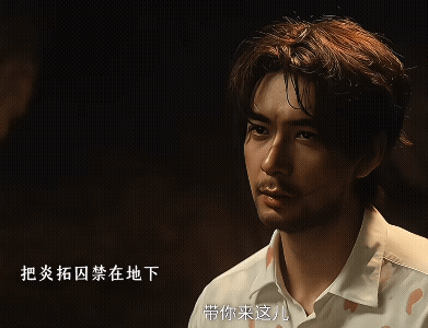 《枭起青壤》好心疼鲁滨逊拓。
以前穿着白衬衫意气风发的样子在被囚禁后再也看不见了