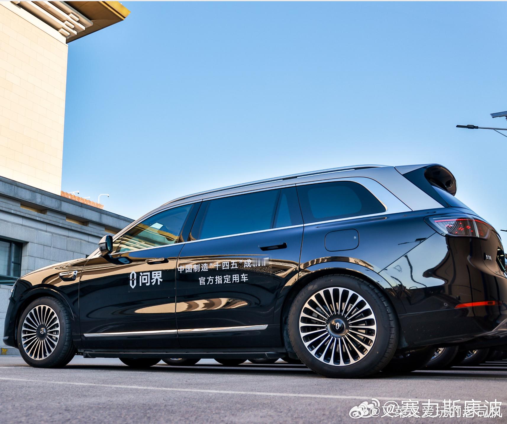 问界M9进中国国家博物馆，成为中国制造“十四五”成就展官方指定用车这排面，有些道