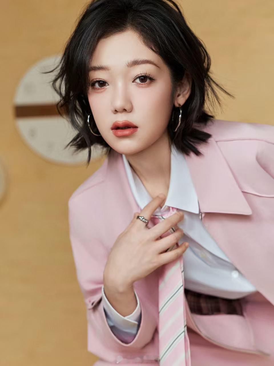 希林娜依高直播 直播延迟都挡不住女中声部合唱的热情！虽然不同频但莫名好听，希林带