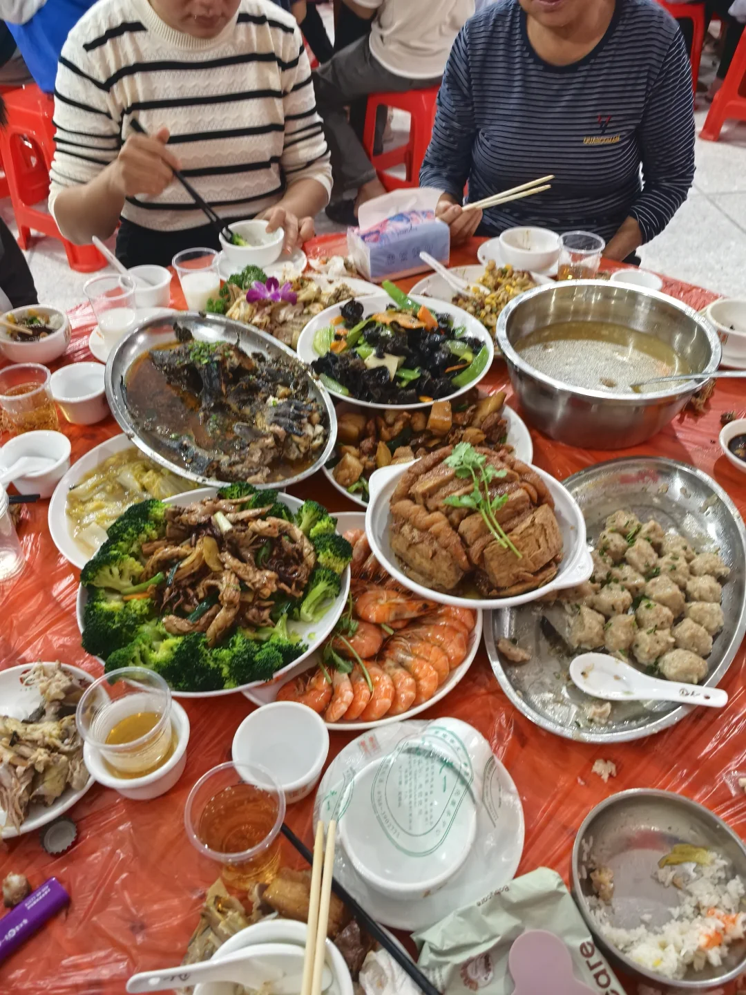 又去村里搂席了，现做的菜真的好吃！