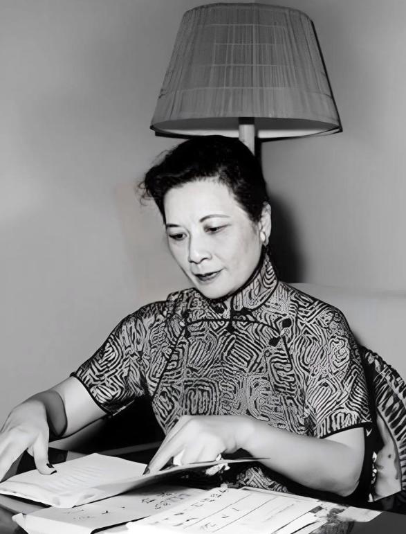 1975年，蒋介石去世后，除了3600万元遗产，还留下一份特殊遗嘱，但宋美龄却非