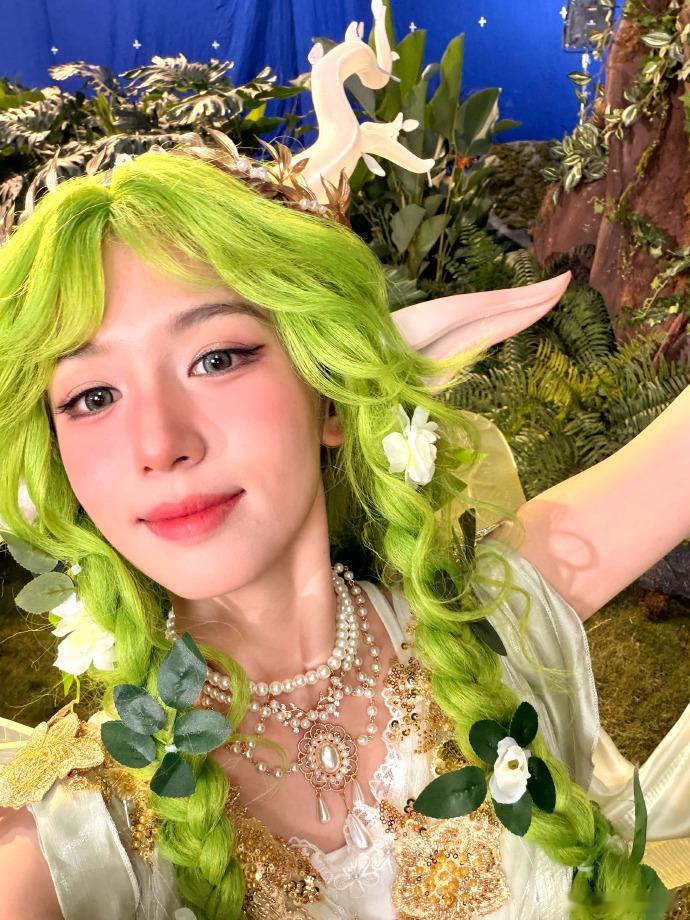 周也把刘星的话听进去了周也精灵造型美成啥了周也把刘星的话听进去了，真的把头发搞成