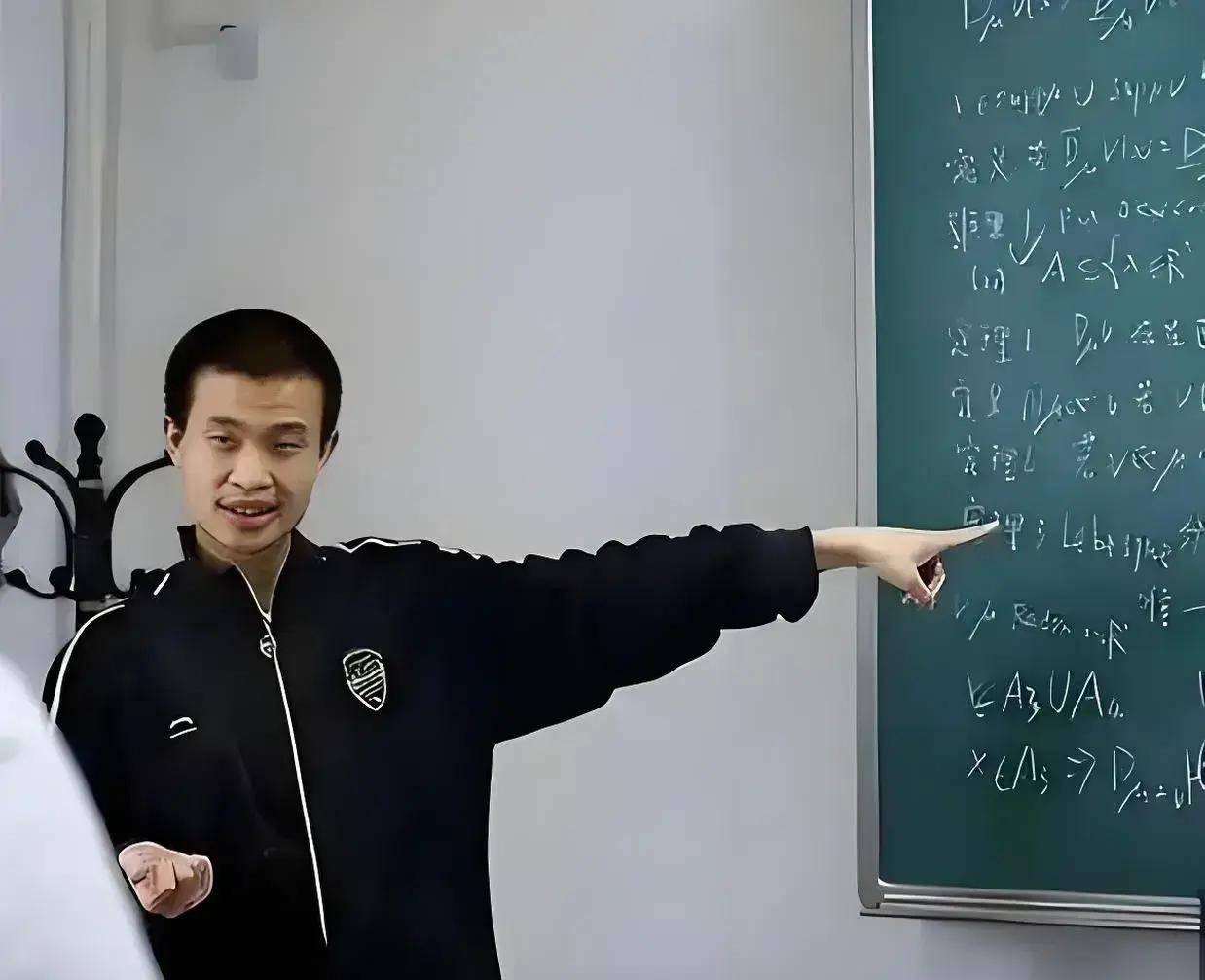 恭喜韦东奕获得50万元大奖，全归个人所有！仔细看了下这个奖不简单，40岁以下的杰