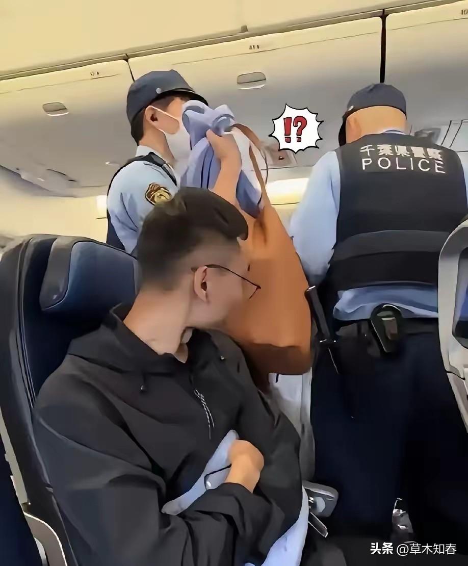 大闹飞机迫降日本东京机场的争执原因曝光了，由同乘坐人员提供。航班闹事满头白发，5