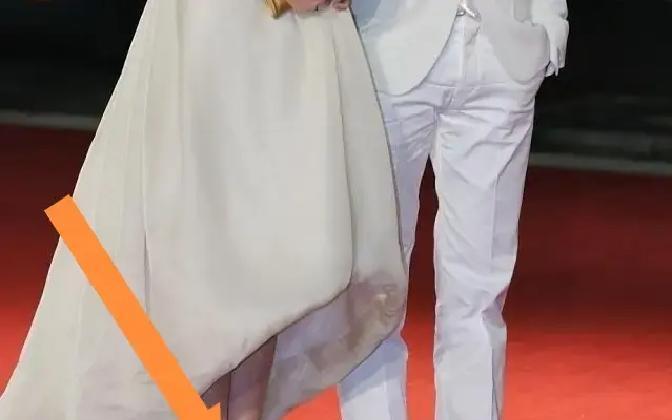 别替林心如遗憾了。
她没选苏有朋，才是对感情最清醒的算计。
荧幕CP的剧本再甜，