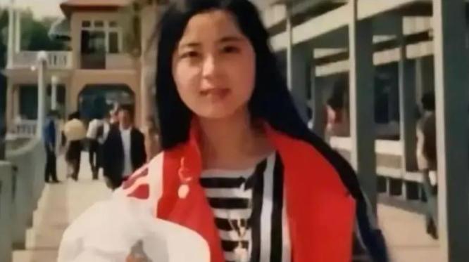 1988年，浙大教授23岁的女儿被保送清华。在旅游途中，她爱上35岁的酒厂工人，