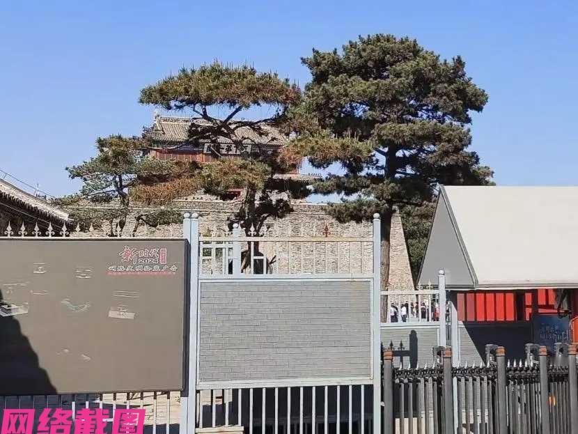 河北秦皇岛有山海关为天下第一关的景区，可当游客慕名而来时，却在眼里看到景区的大门