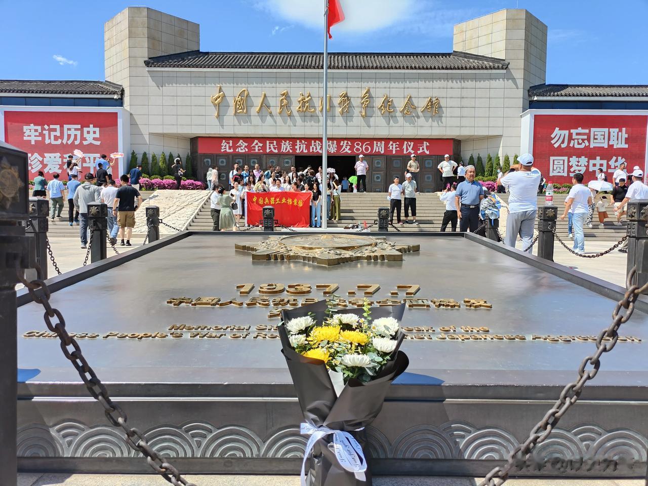 “一想到他们是敌国的孩子，长大后就不得了，于是一狠心就将其扔到火中……”这是一封