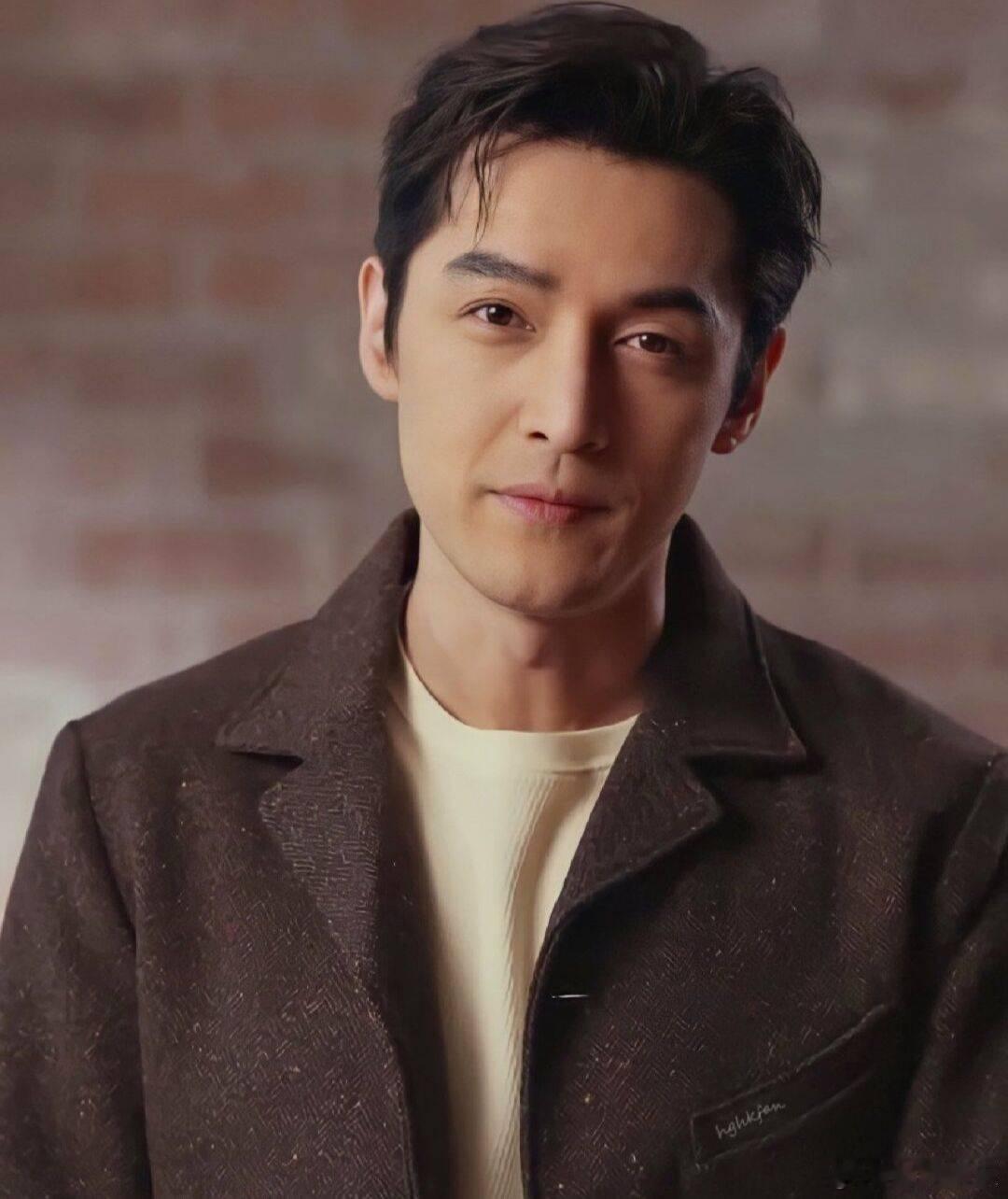 胡歌曾前往墨脱缅怀母亲 胡歌坦言母亲2019年离世后难走出阴影，因好友梦到母亲在