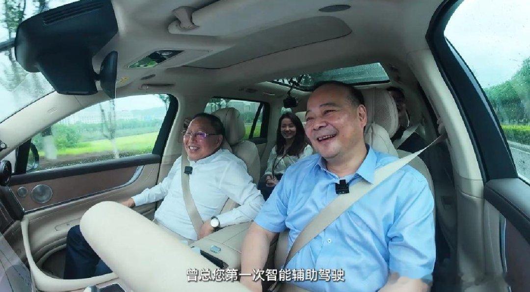 新能源时代的两位大佬，分别在电动化，智能化，做出突出贡献和重要成果，张兴海和曾毓