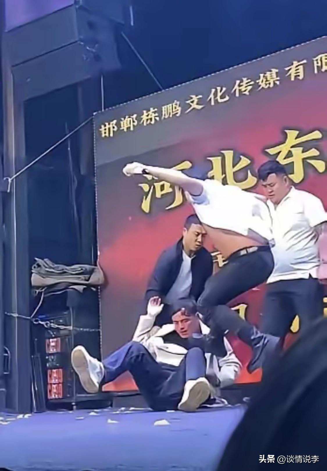 谁不鼓掌是小狗……

唉，这是玩笑话还是骂人话，自己心里没点数吗？

事情发生在