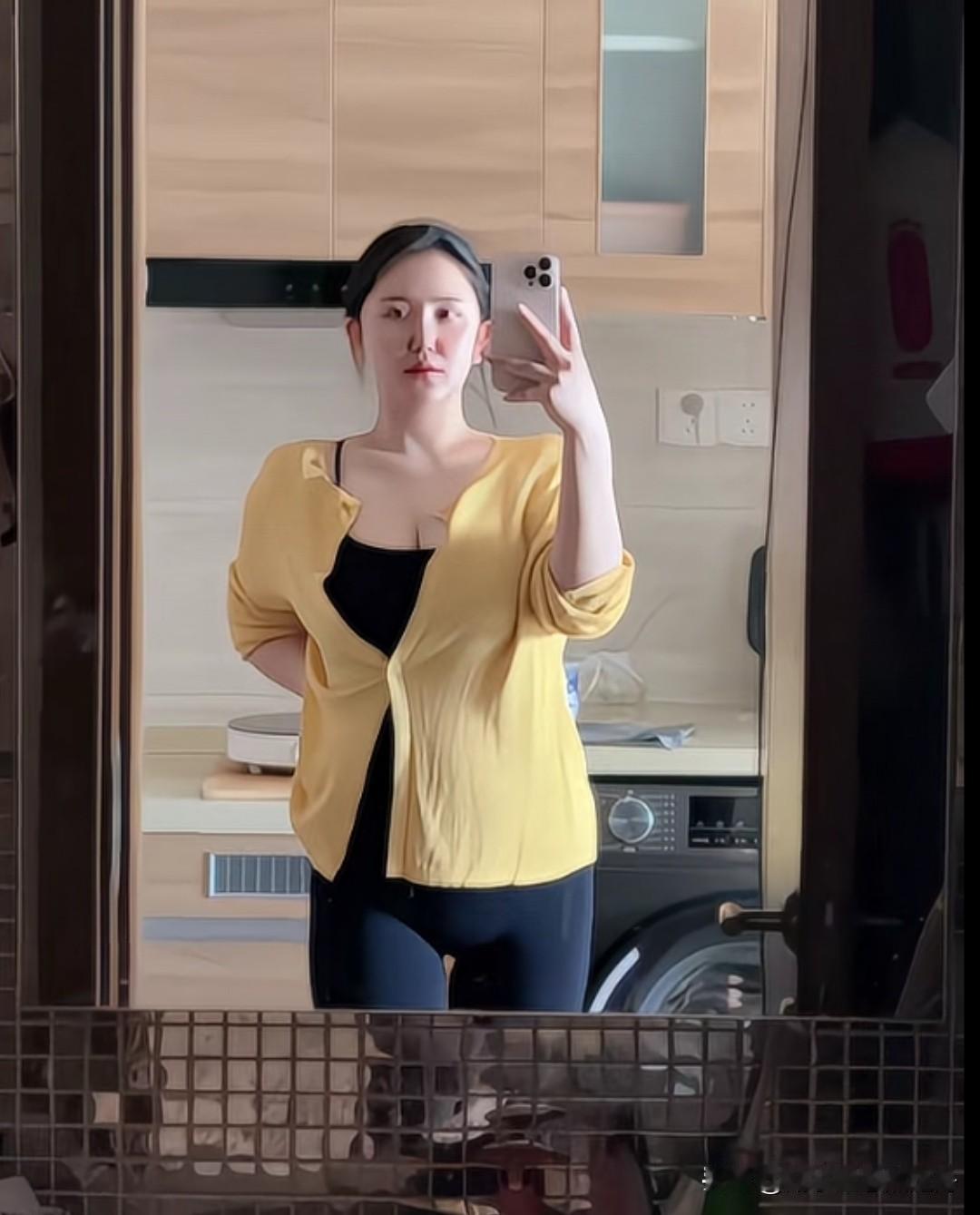 越漂亮的女人越爱臭美。