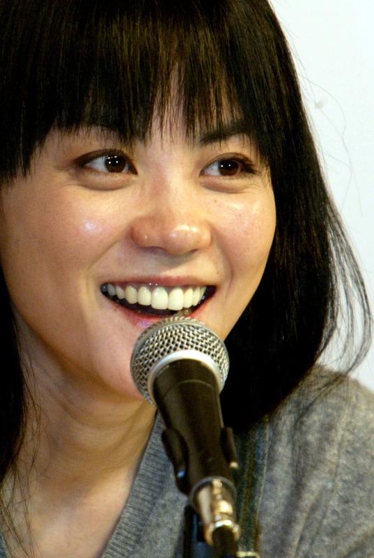 张柏芝和王菲谁更美，这真是个让人纠结的话题。
张柏芝1980年出生，青春活力、自