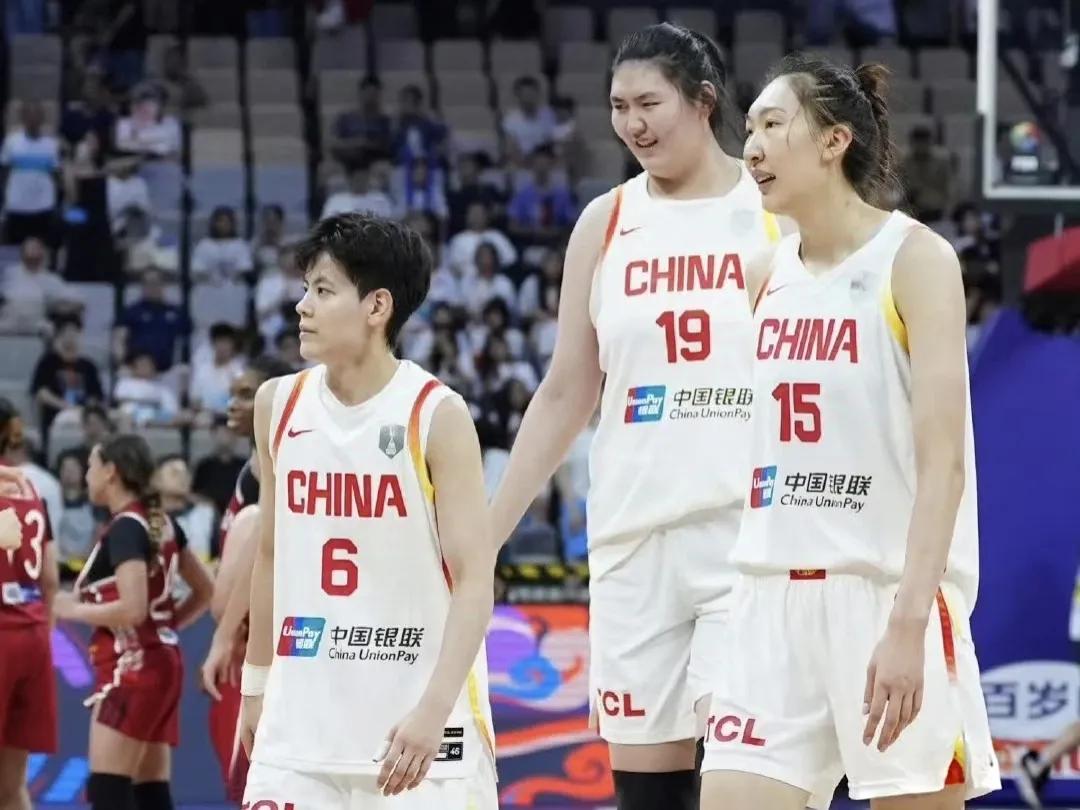中国女篮中，能给张子宇传好球的也就这4人！
1、王思雨
中国女篮球场上的指挥大脑