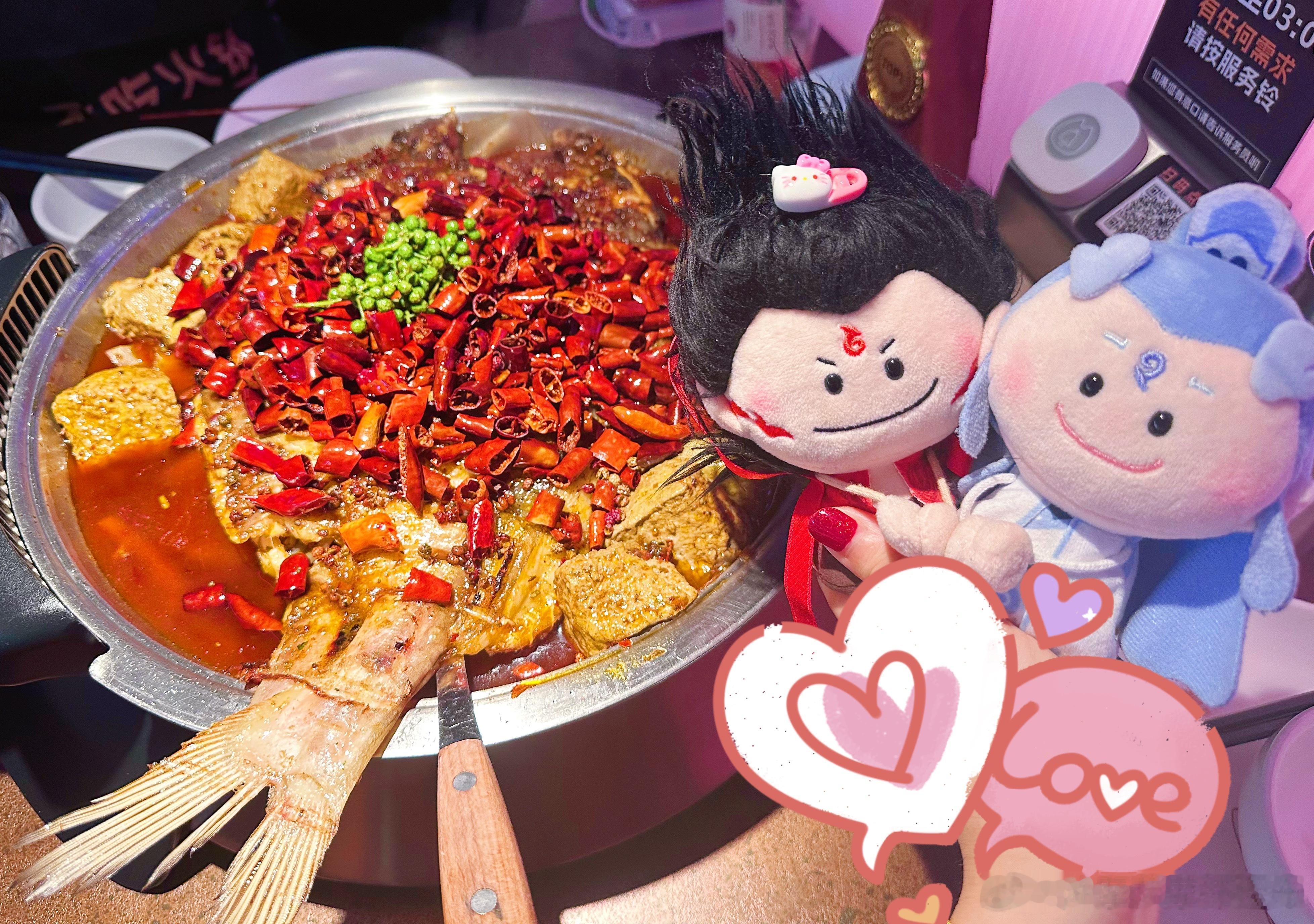 带孩子们来吃生日大餐！！！岁岁年年都要快快乐乐呀两个小珠子 