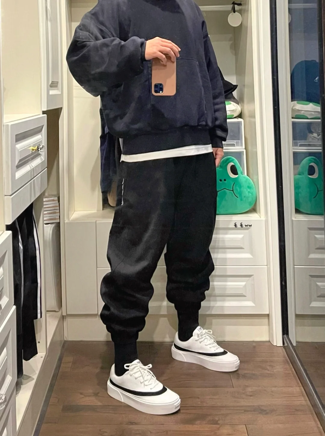 卫衣叠穿｜束脚裤穿搭