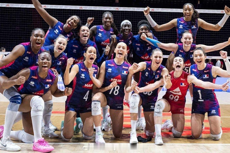 🇫🇷 法国女排国家联赛第二周阵容主力二传回归对付中国🏐 二传：丹纳尔·塞洛