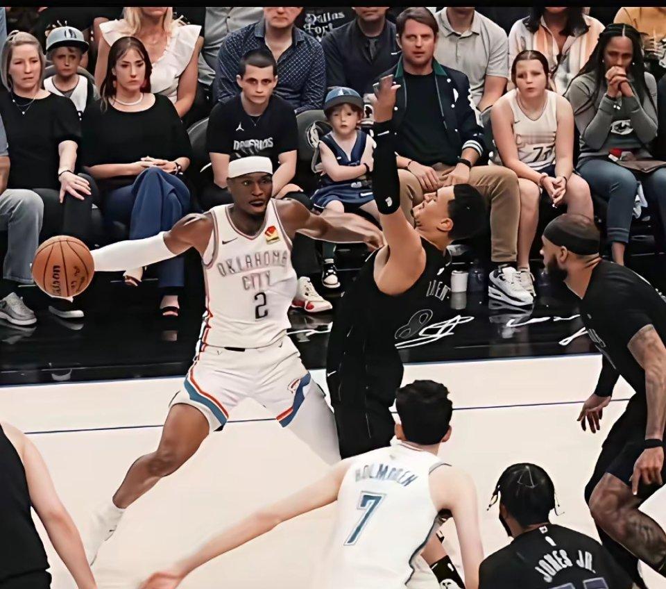 篮球场上，亚历山大这种打法是比较讨人厌的打法。你防守他，跟他对抗，他冷不丁给你一