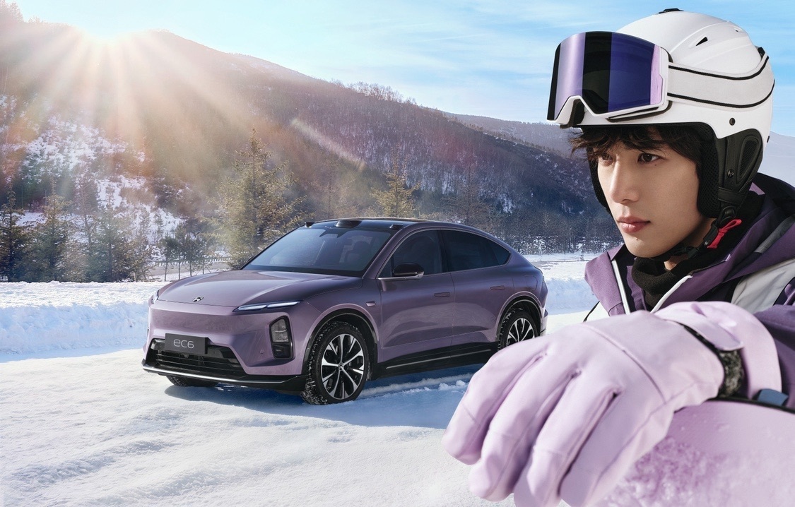 💜灵境紫EC6在雪地里是真的出片，冷调质感和白雪撞在一起，越看越耐看。开着去雪