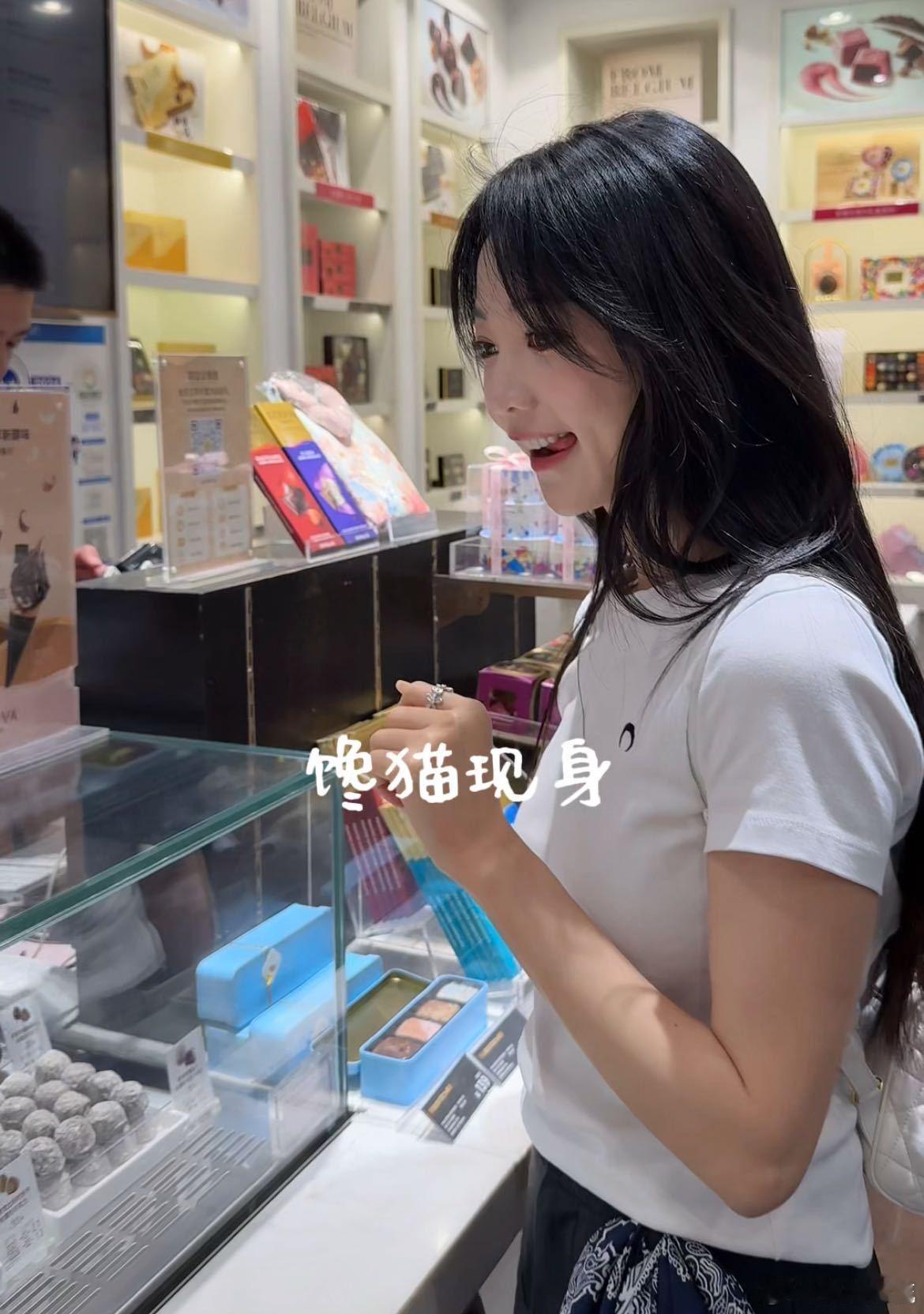 胡意旋红凝今天不上班 救命！红凝这波“跳池式请假”太会了！坐等胡意旋上线疯狂营业