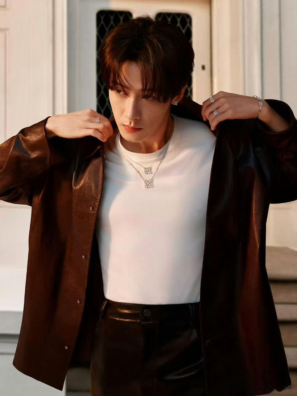 檀健次戴比尔斯海报檀健次恒定光芒檀健次戴比尔斯海报，蛙趣蛙趣 