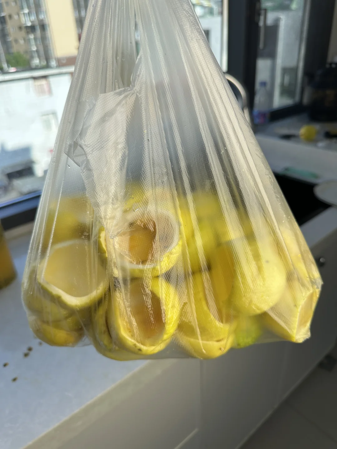 我妈说每天要帮我丢一袋果皮，我已经痴迷了