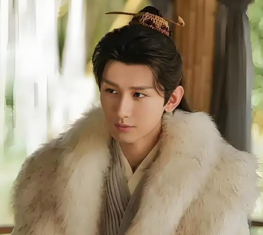 李莲花一角凭借饱满的人物塑造和深入人心的演绎，蝉联爱奇艺长青角色，足见观众对这个