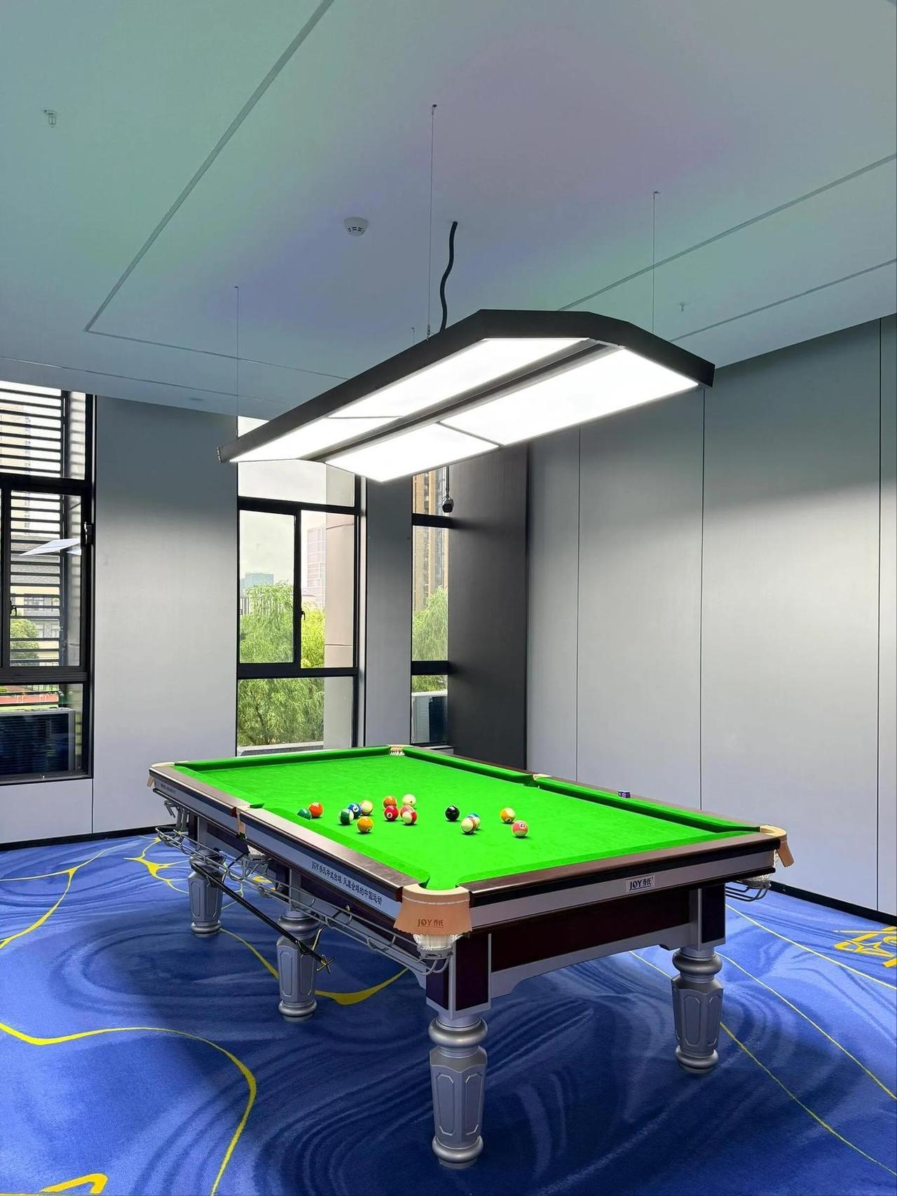 夜场转型换上马甲就能当台球助教，现在很多带台球助教的台球厅逐渐成为了软色情聚集地