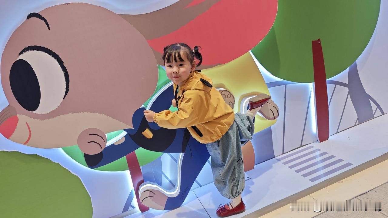 春日生活打卡季我真的是一个召之即来挥之即去的姥姥[大笑]我女儿昨天要让宝宝住在她