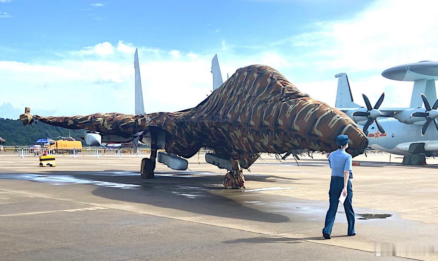 這個才是未來讓日本海自頭痛的東西。整個螢幕都是J-15 !! 