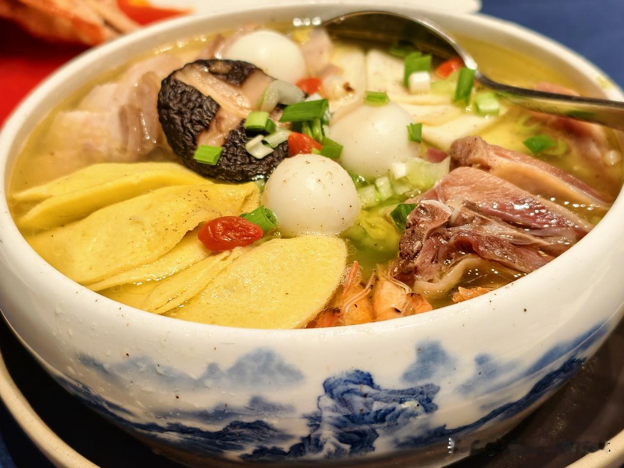 假如去陕西旅游，一定要吃什么美食陕西被称为三秦，旅游看你去的哪一块？是陕北呢？还