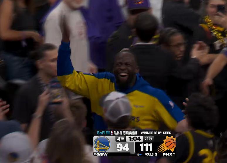 追梦把结局变成喜剧，和布克对子，兴奋地被驱逐，结束自己的赛季。 