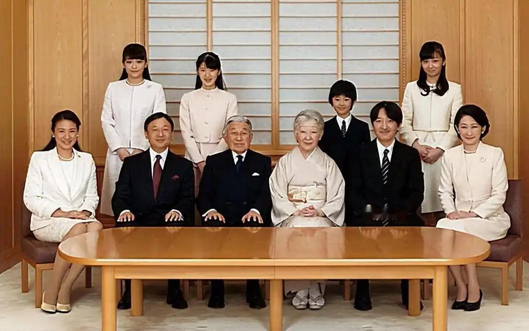 日本皇室面临继承危机，41年才诞生一名男婴，皇室血脉延续问题引发关注。
今年6月